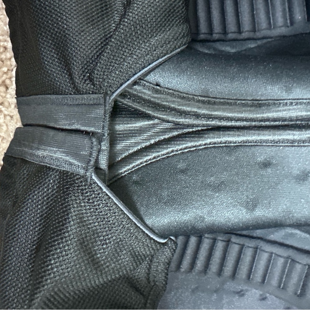 Livi Active Black Sports Underwire Bra with Supportive Straps size 48C - Picture 8 of 11
